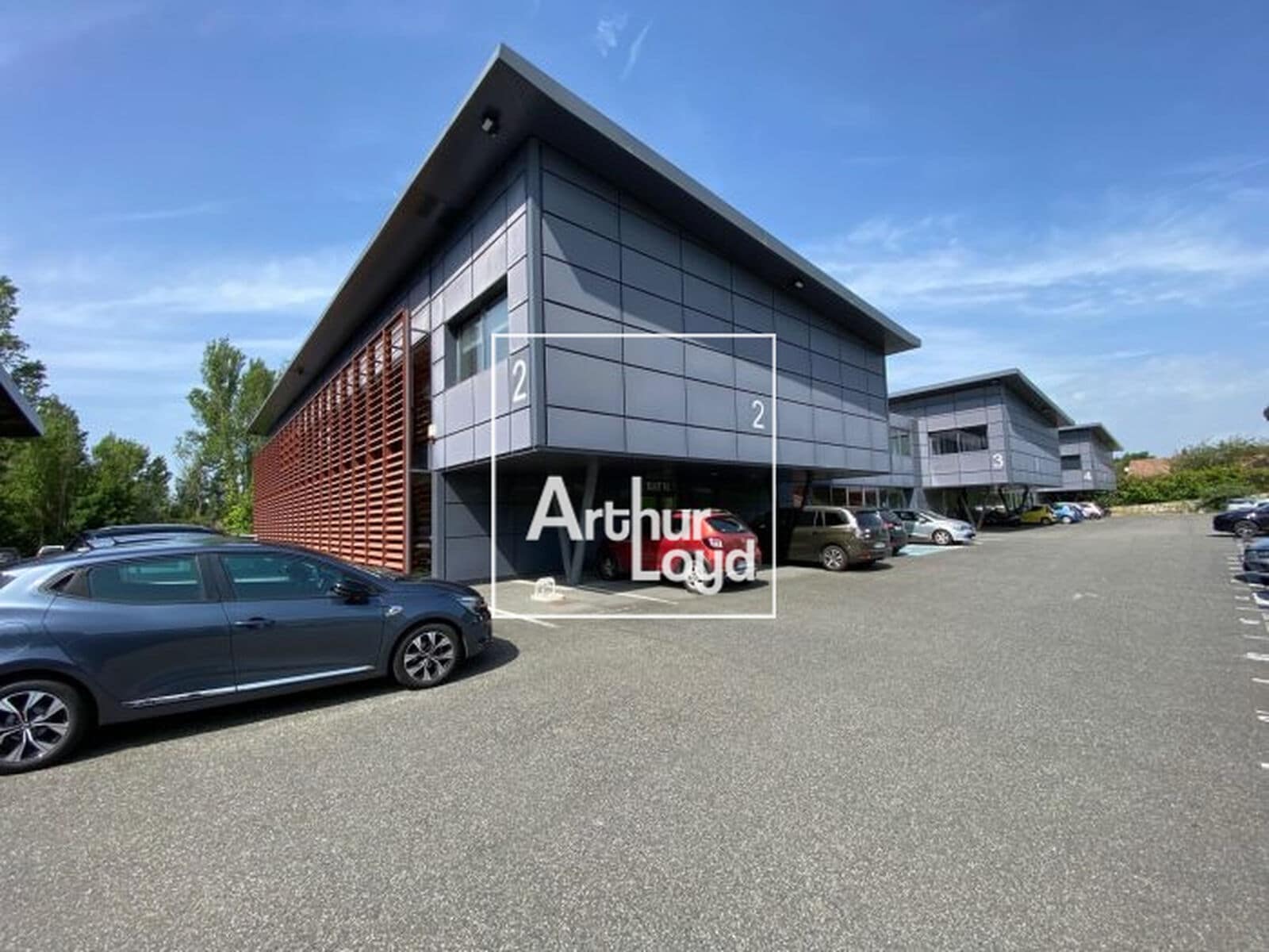 1 Rond-Point De Flotis, Saint-Jean à louer Photo de l’immeuble– Image 1 sur 16