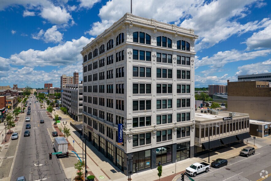 106-110 N Main St, South Bend, IN à louer - Photo de l’immeuble – Image 2 sur 9