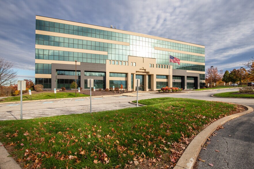 3000 Park Lane Dr, Pittsburgh, PA à louer - Photo de l’immeuble – Image 2 sur 8