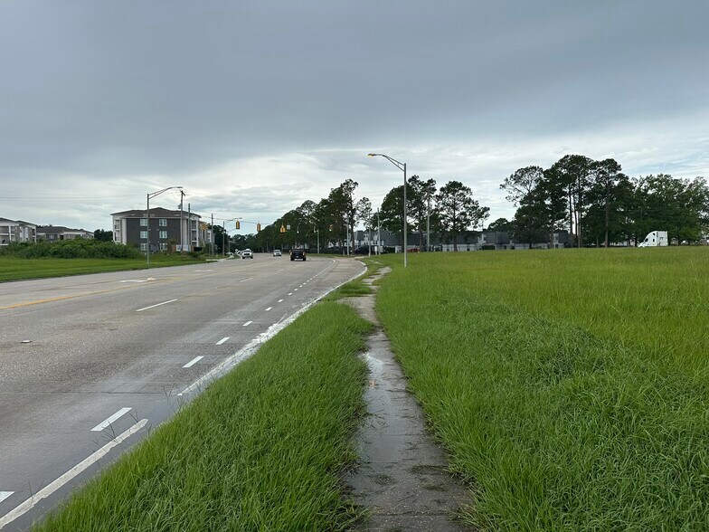 3380 Bluebonnet Blvd, Baton Rouge, LA à vendre - Photo de l’immeuble – Image 2 sur 10