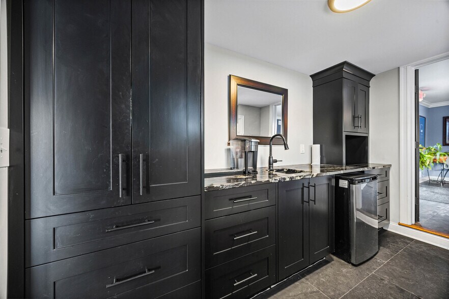 955 E Henrietta Rd, Rochester, NY à louer - Photo de l’immeuble – Image 3 sur 23