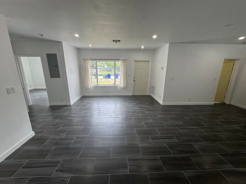 1904 SE 1st Ave, Fort Lauderdale, FL à louer - Photo de l’immeuble – Image 3 sur 9