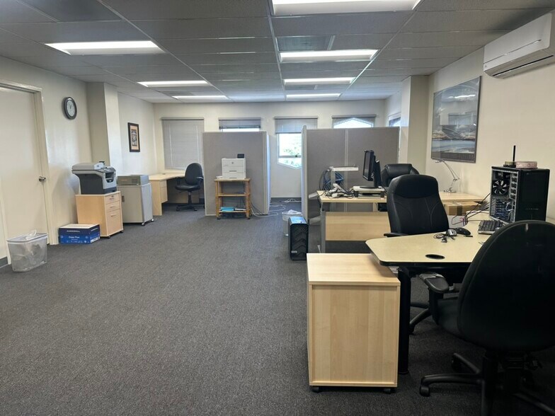 2555 Flores St, San Mateo, CA à louer - Photo de l’immeuble – Image 3 sur 22