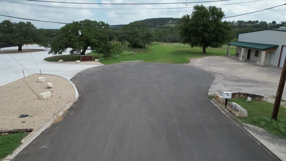 606 Mill Run, Kerrville, TX à louer - Vidéo sur l’annonce professionnelle – Image 3 sur 42