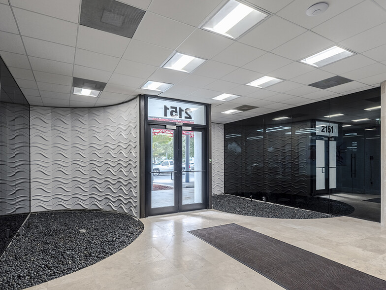 2151 W Hillsboro Blvd, Deerfield Beach, FL à louer - Hall d’entrée – Image 2 sur 6