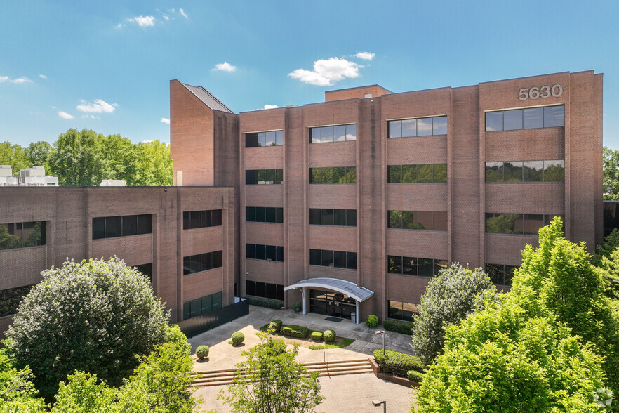 5630 University Pky, Winston-Salem, NC à louer - Photo de l’immeuble – Image 3 sur 6