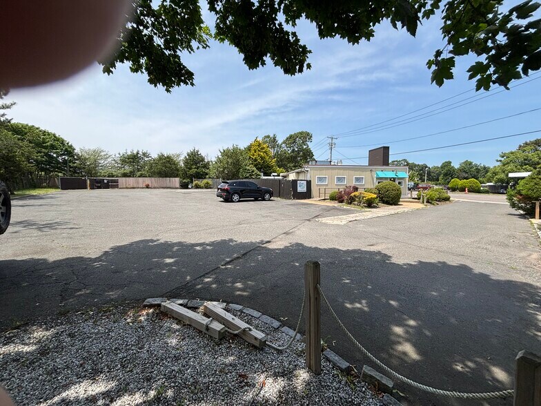 20 County Road 39, Southampton, NY à louer - Photo de l’immeuble – Image 2 sur 4
