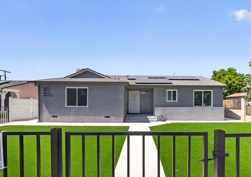 14831 Nordhoff St, Panorama City, CA à vendre - Photo de l’immeuble – Image 2 sur 71