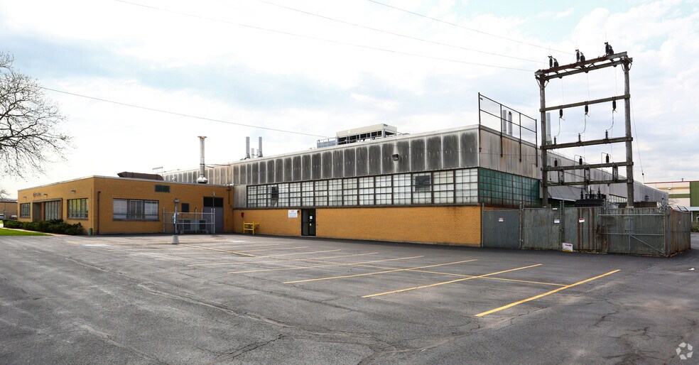 6350 Kirk St, Morton Grove, IL à louer - Photo de l’immeuble – Image 2 sur 14