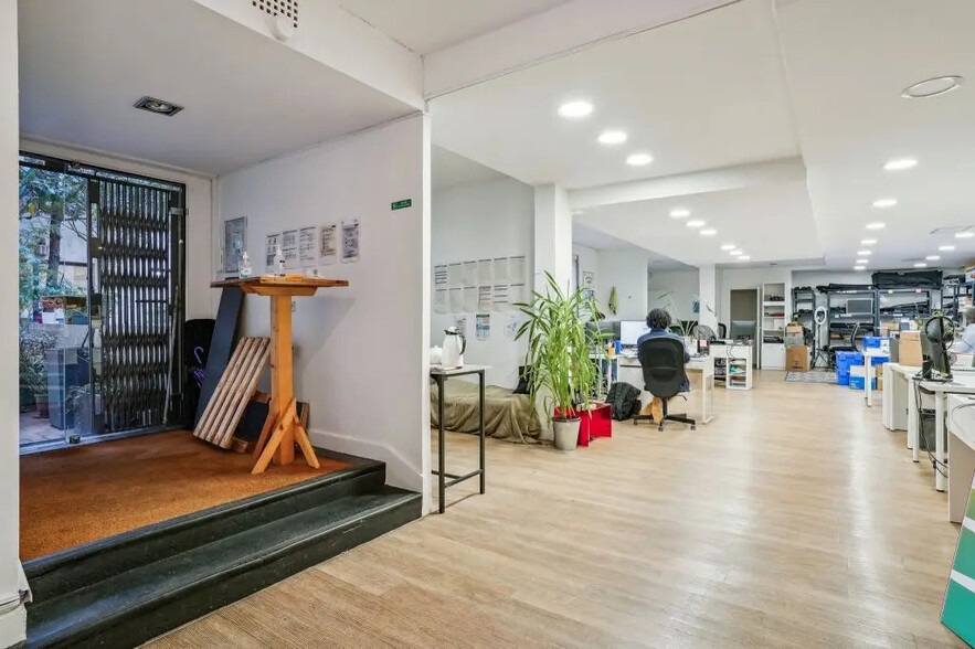 17 Rue De La Croix Nivert, Paris à louer - Photo de l’immeuble – Image 2 sur 9