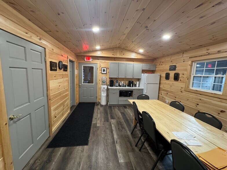 162 Hinckley Rd, Clinton, ME à vendre - Photo de l’immeuble – Image 3 sur 12