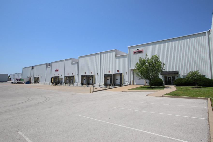 8000 Hall St, Saint Louis, MO à louer - Photo de l’immeuble – Image 1 sur 13