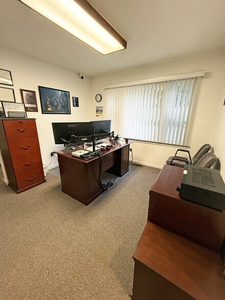 107 W Broadway, Derry, NH à louer - Photo de l’immeuble – Image 3 sur 4
