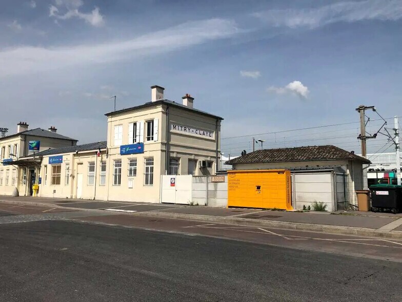 À 14 Rue Jean Mermoz, Compans à louer - Photo de l’immeuble – Image 3 sur 9