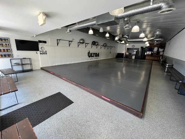 26057-26069 Bouquet Canyon Rd, Valencia, CA à louer - Photo de l’immeuble – Image 1 sur 11