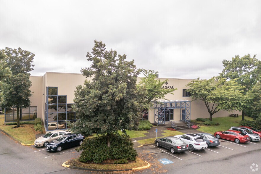 13231 Delf Pl, Richmond, BC à louer - Photo de l’immeuble – Image 2 sur 17