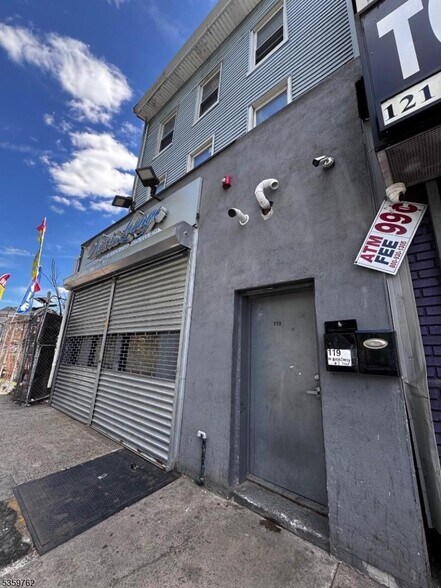 119 W Broadway, Paterson, NJ à vendre - Photo de l’immeuble – Image 3 sur 20