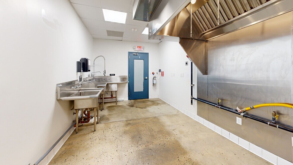 500 W Summit Ave, Charlotte, NC à louer - Numérisation 3D Matterport – Image 2 sur 24