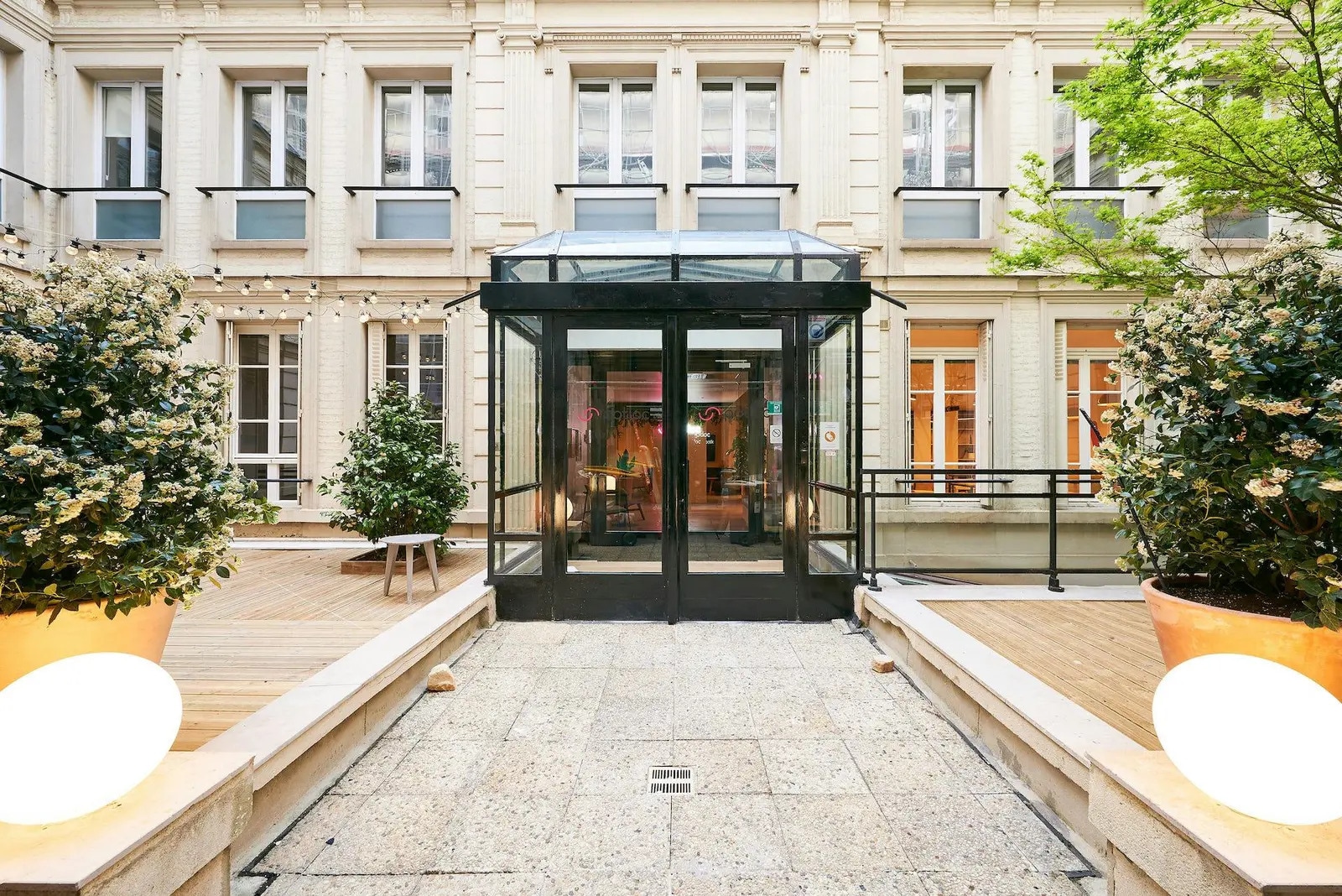 63 Rue Sainte-Anne, Paris à louer Photo de l’immeuble– Image 1 sur 5