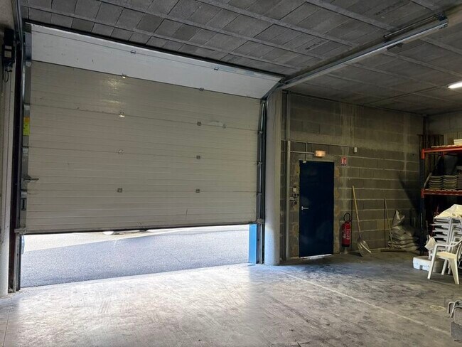 Plus de détails pour 7 Allée Du Cret, La Tour-de-Salvagny - Bureau, Local d'activités à louer