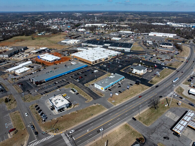 3556 Tom Austin Hwy, Springfield, TN à louer - Photo de l’immeuble – Image 2 sur 27