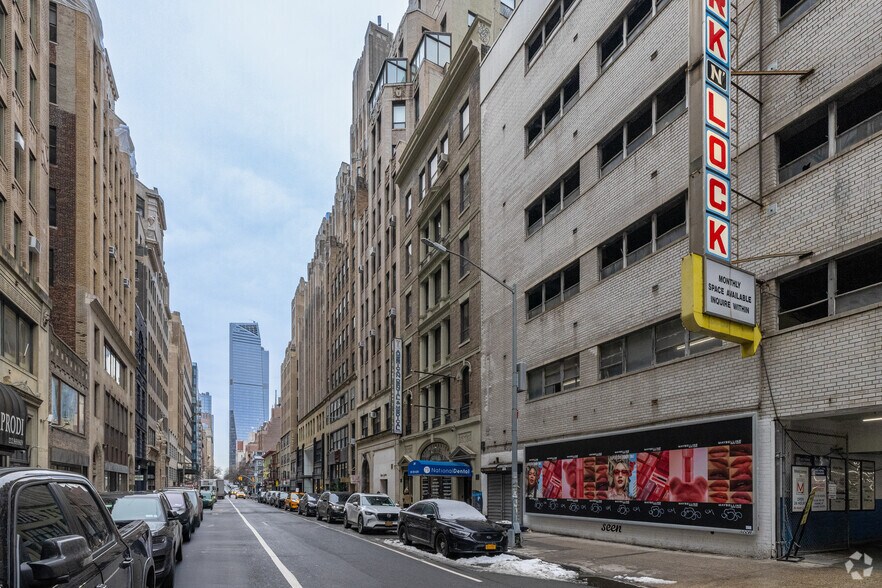 241 W 30th St, New York, NY à louer - Photo de l’immeuble – Image 2 sur 6