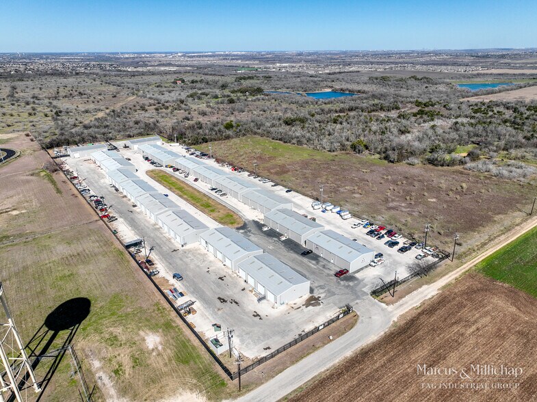 395 County Road 202, Kyle, TX à vendre - Photo de l’immeuble – Image 1 sur 7