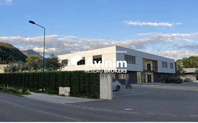 Plus de détails pour Local d'activités à louer