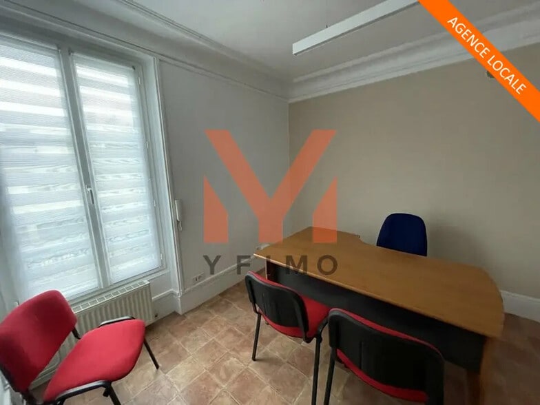 Bureau dans Les Mureaux à vendre - Photo de l’immeuble – Image 3 sur 7