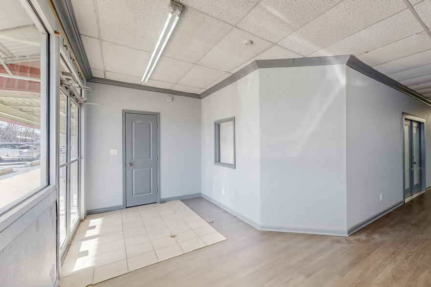8120 White Settlement Rd, White Settlement, TX à louer - Photo de l’immeuble – Image 3 sur 9