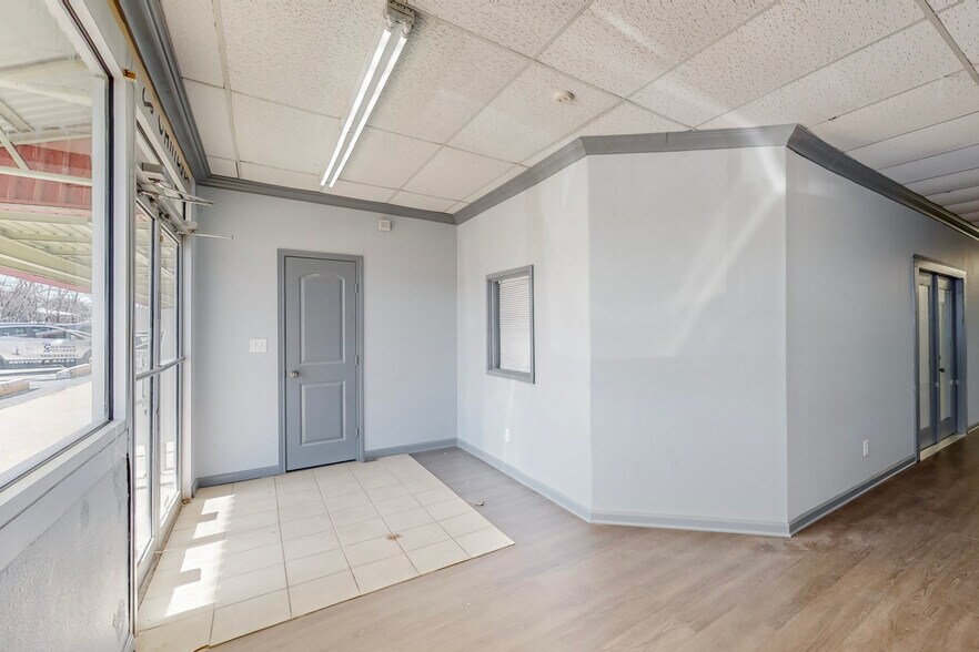 8120 White Settlement Rd, White Settlement, TX à louer - Photo intérieure – Image 3 sur 9