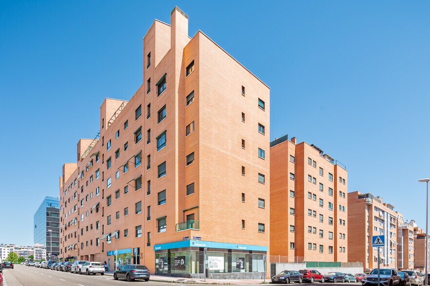 Paseo De San Millán De La Cogolla, 26, Madrid, Madrid à louer - Photo de l’immeuble – Image 2 sur 2