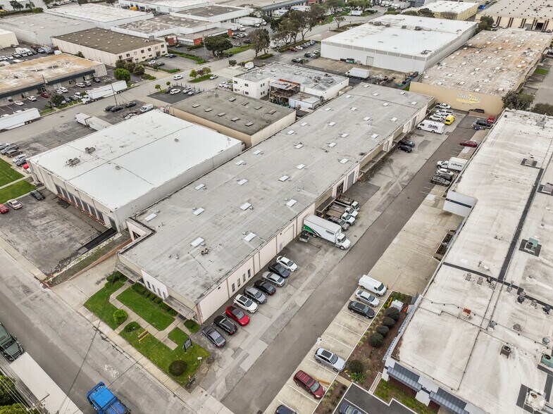 409-423 Littlefield Ave, South San Francisco, CA à louer - Photo de l’immeuble – Image 1 sur 7