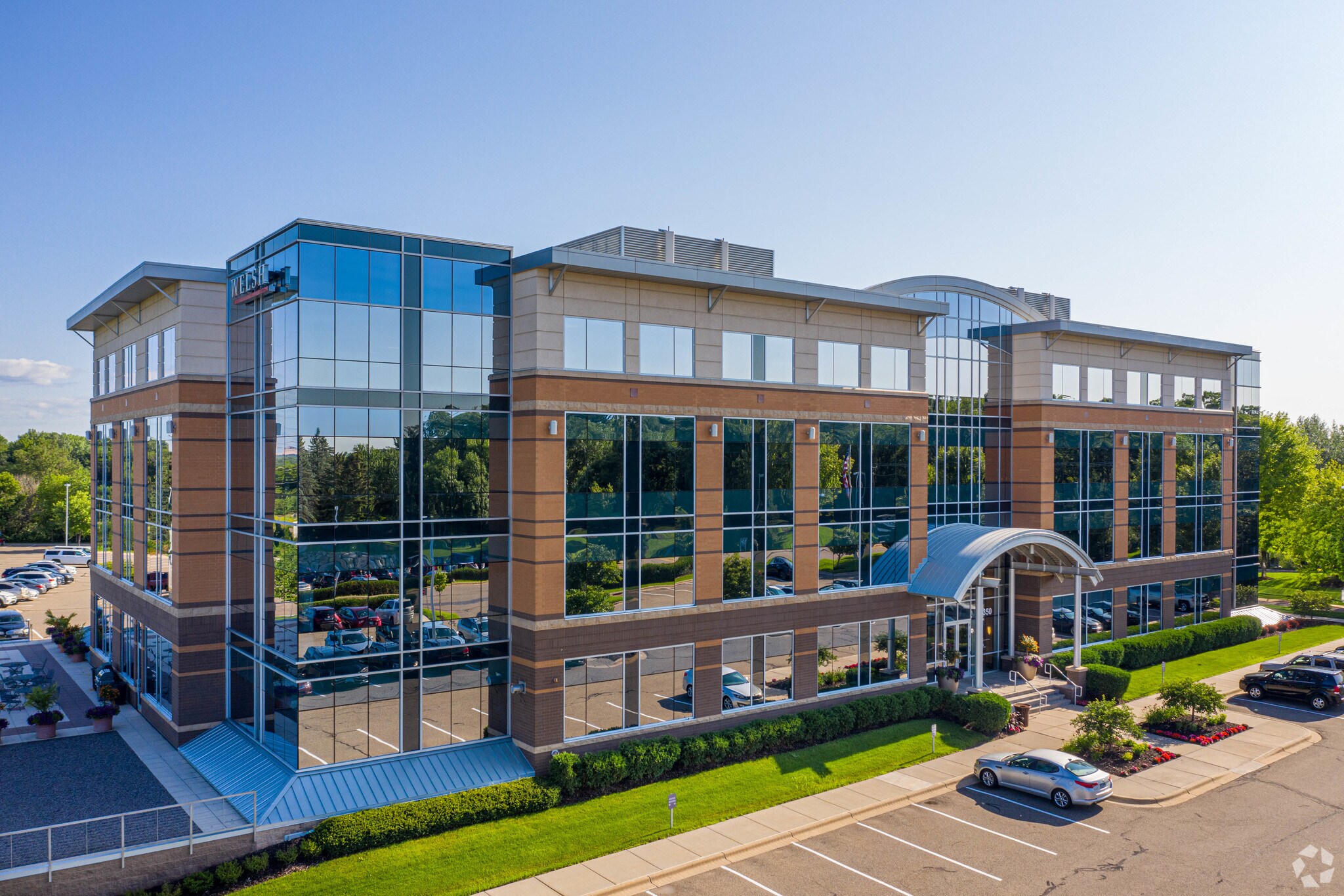 4350 Baker Rd, Minnetonka, MN à louer Photo principale– Image 1 sur 6