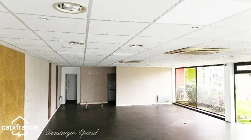 Local commercial dans JAUNAY-CLAN à louer Photo intérieure– Image 1 sur 2