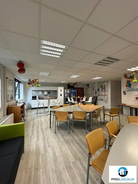 Bureau dans Grenoble à louer - Photo de l’immeuble – Image 3 sur 6