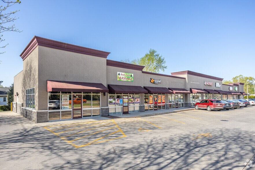 2355 E University Ave, Des Moines, IA à louer - Photo de l’immeuble – Image 2 sur 3