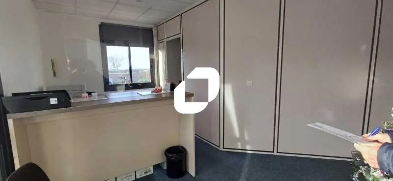Bureau dans Aubergenville à louer - Photo de l’immeuble – Image 2 sur 6