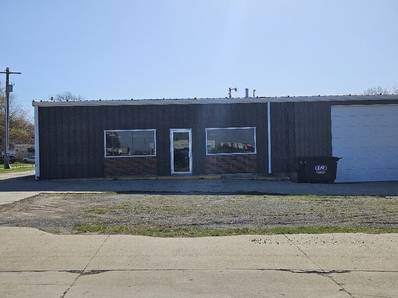 1300 W Saunders St, Mount Pleasant, IA à louer - Photo de l’immeuble – Image 2 sur 30