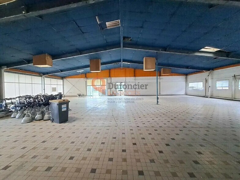 Local commercial dans Poitiers à louer - Photo de l’immeuble – Image 2 sur 5