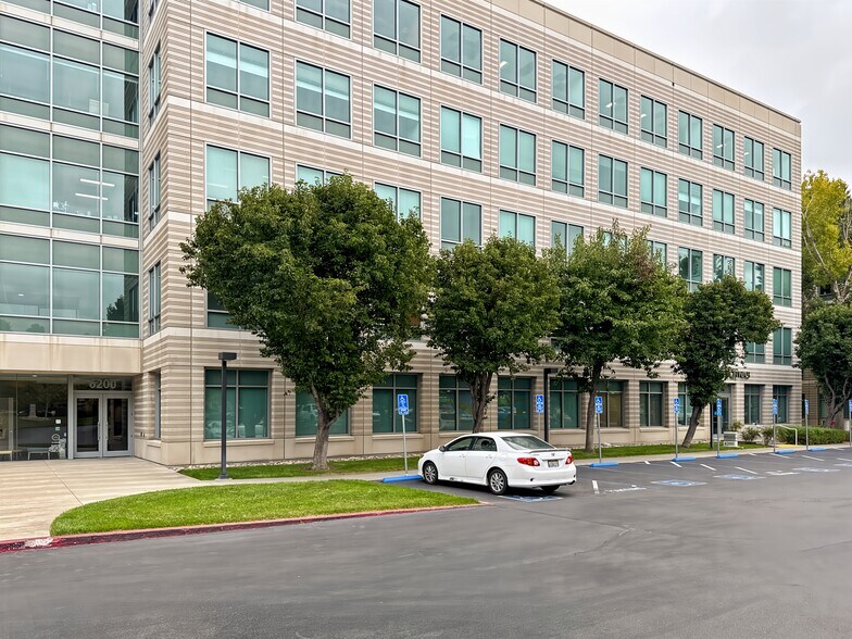 6200 Stoneridge Mall Rd, Pleasanton, CA à louer - Photo de l’immeuble – Image 3 sur 16