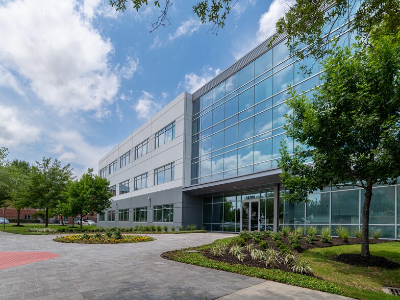 13100 Wortham Center Dr, Houston, TX à louer - Photo de l’immeuble – Image 3 sur 10