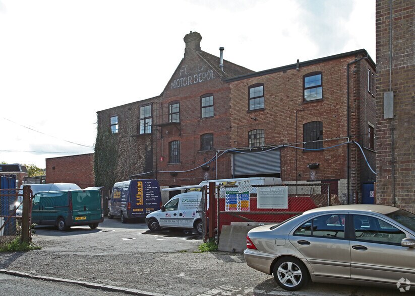 99 Waterside, Chesham à vendre - Photo principale – Image 1 sur 3