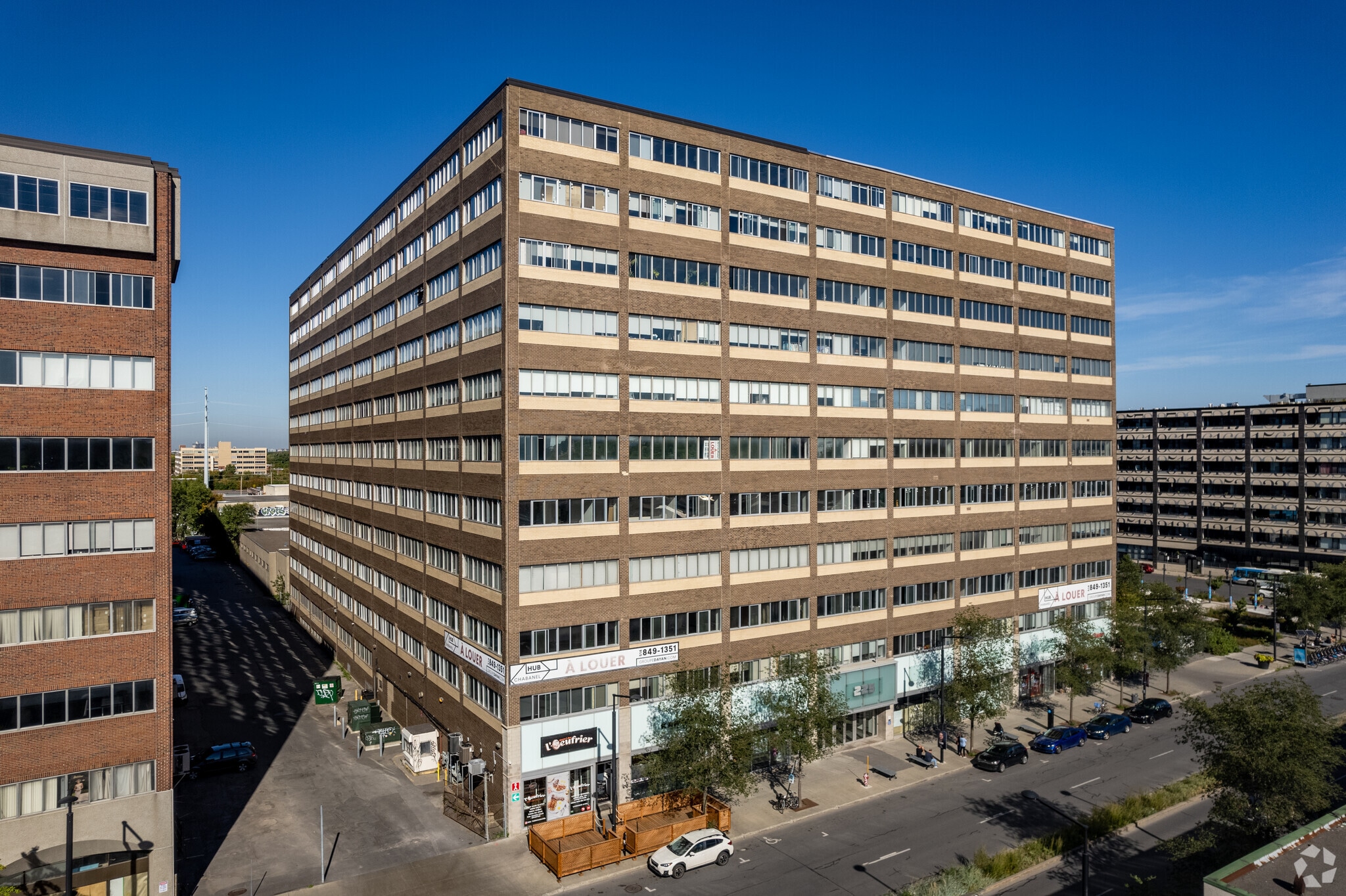 215-235 St Chabanel O, Montréal, QC à louer Photo principale– Image 1 sur 27