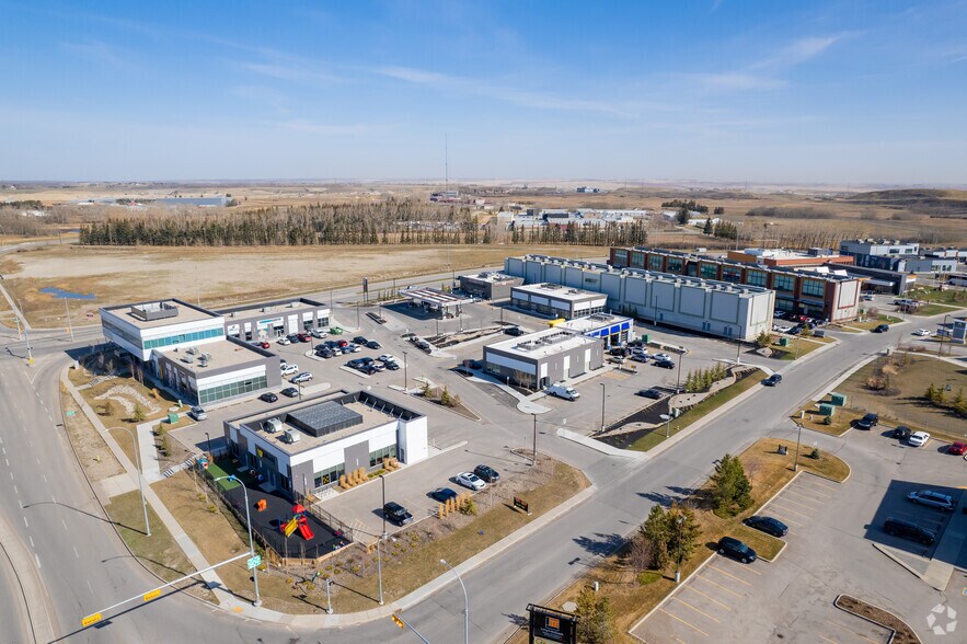 4 Royal Vista Way NW, Calgary, AB à vendre - Aérien – Image 3 sur 7