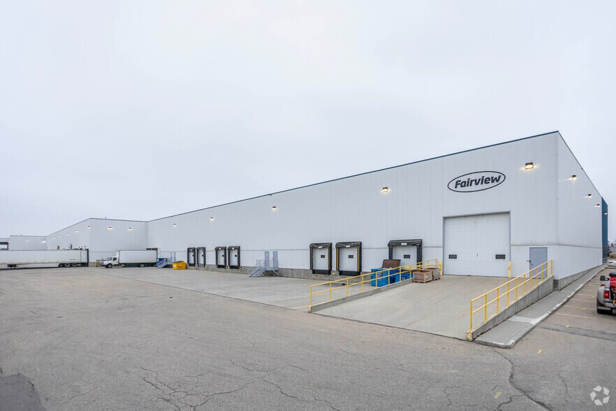 18125 111 Av NW, Edmonton, AB à louer - Photo de l’immeuble – Image 3 sur 4