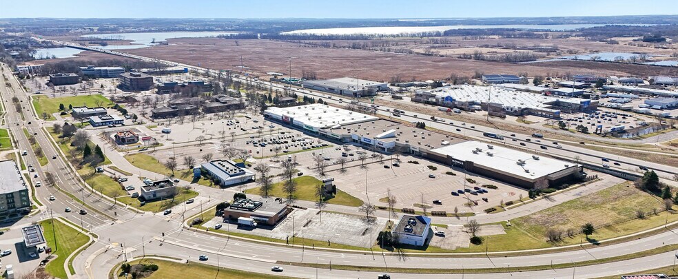 2301-2355 W Broadway, Monona, WI à louer - Photo de l’immeuble – Image 2 sur 4