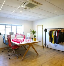 90-98C Wallis Rd, Londres à louer Photo intérieure– Image 1 sur 1