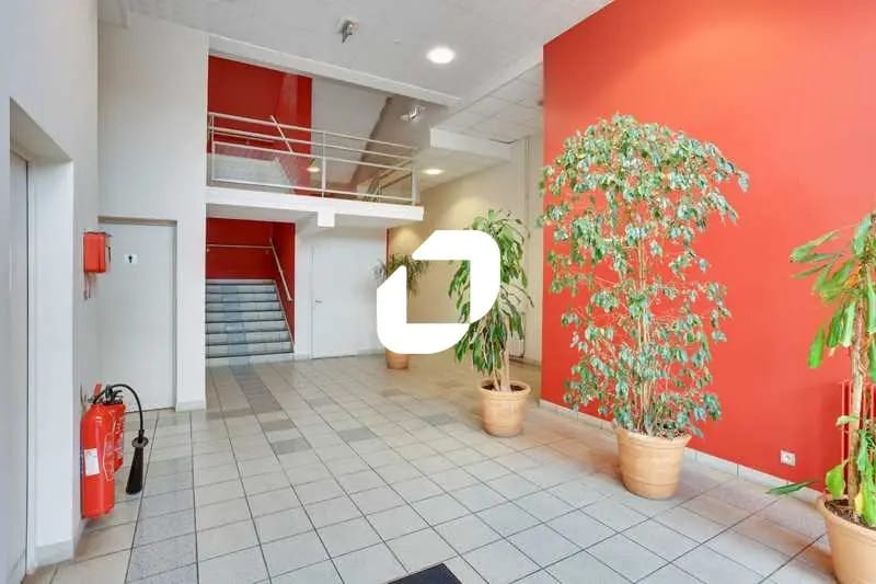 Local d’activités dans Évry-Courcouronnes à louer - Hall d’entrée – Image 3 sur 11