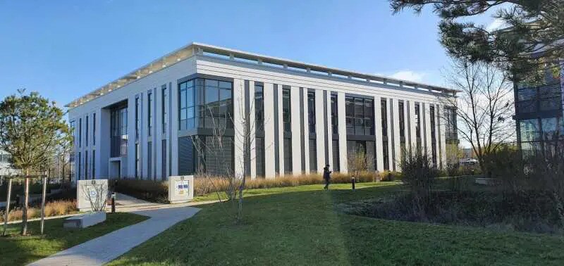 3 Boulevard Jean Moulin, Élancourt à louer - Photo de l’immeuble – Image 3 sur 10